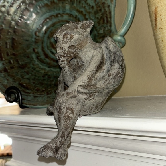 Gargoyle Thumb Sucking 7 1/4” Sitting Baby Goyle Winged Statue Shelf Sitter - Picture 8 of 9